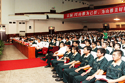 作為推動企業(yè)加快發(fā)展三大平臺之一的人力資源管理提升工作，將是當(dāng)前和今后一段時期山推股份人力資源管理的首要任務(wù)。