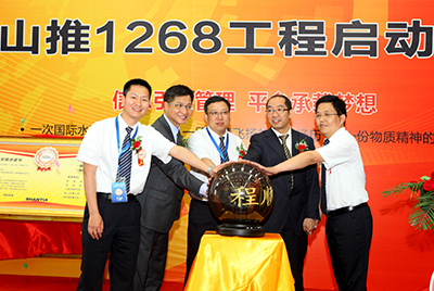 2011年山推信息化建設(shè)有三件大事：ERP、PDM、呼叫中心，其中ERP為核心，PDM是基礎(chǔ)，呼叫中心為方式之一。